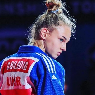 La judoka Daria Bilodid ci mostra il suo triangolo inverso. 9